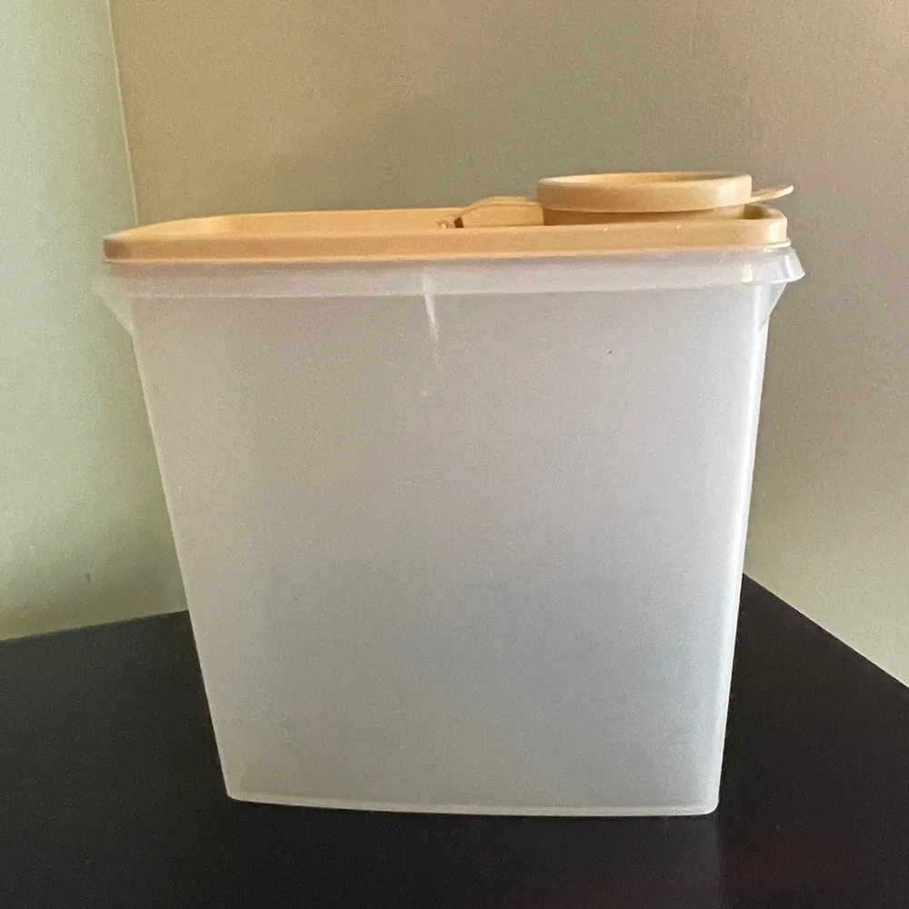 Lot of 2 Tupperware 20 & 13 Cup Cereal Keeper Containers #1588 #469 w/Almond Lid